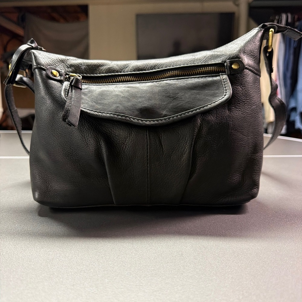 Great American Leather Works Black‎ Pebbled Leather Crossbody Zip Pocket Purse